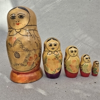 haandmalet-traedukker-fra-Rusland-drejet-traedukker-gamle